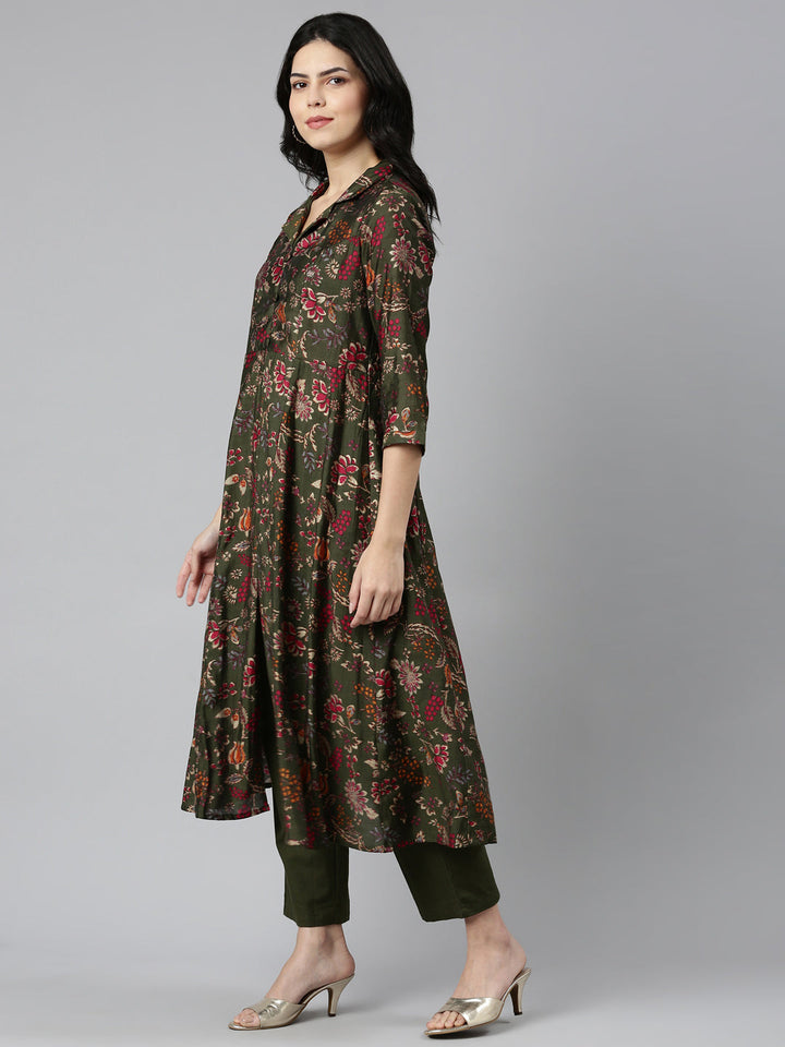 Neerus Green printed straight kurta set - back view