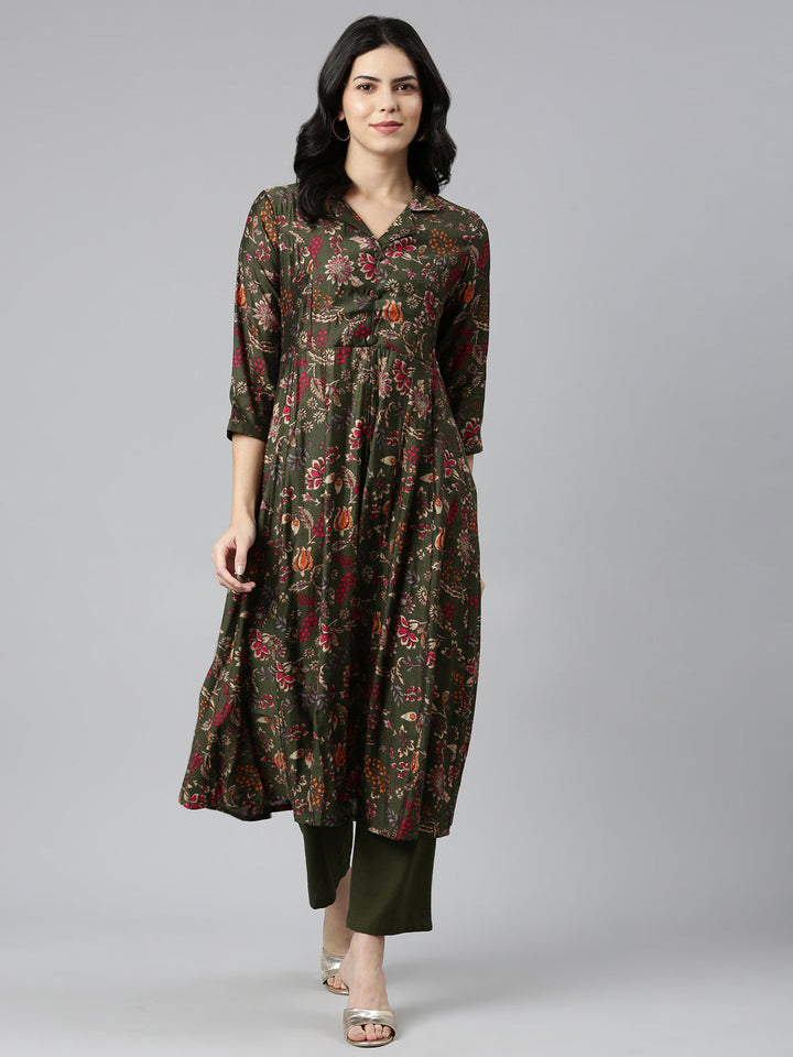Neerus Green printed straight kurta set - detail view 2