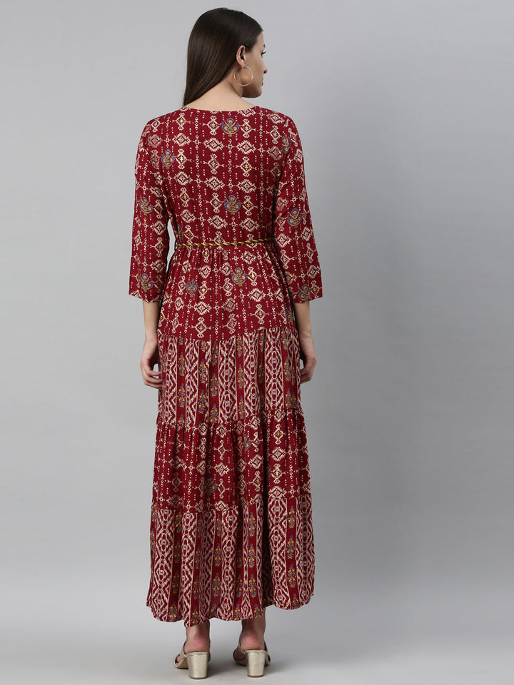 Neerus Maroon rayon straight kurta - detail view 2