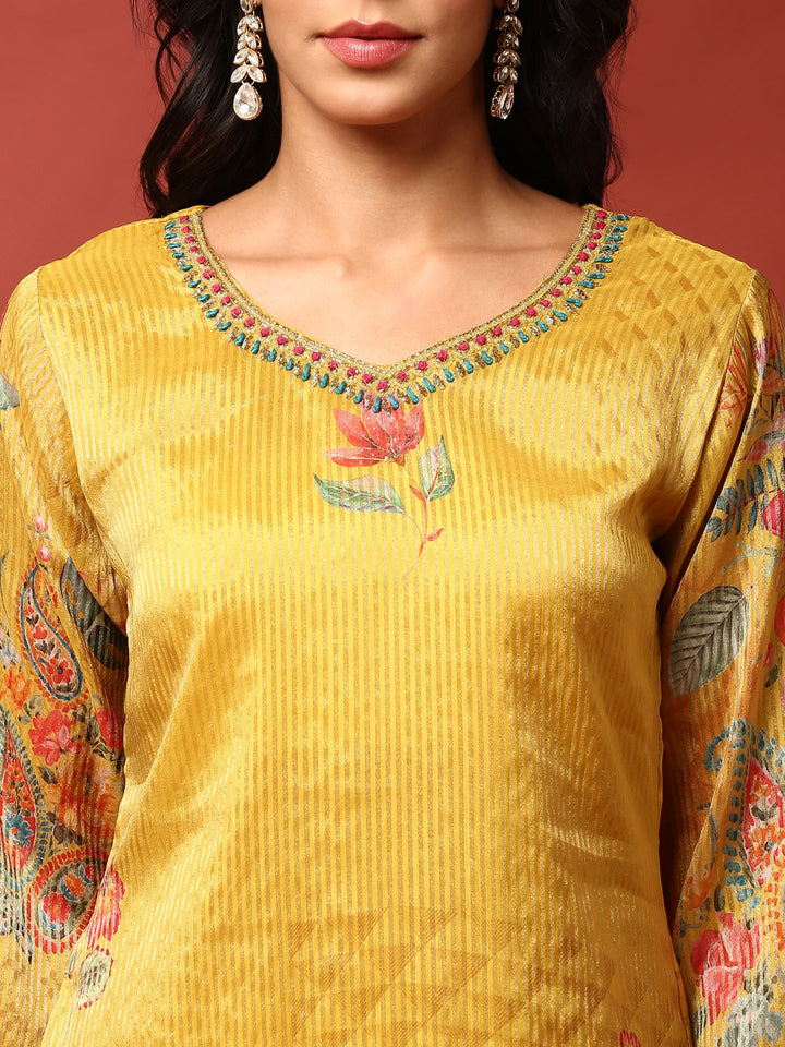 Neerus Yellow crepe printed suit set - detail view 2