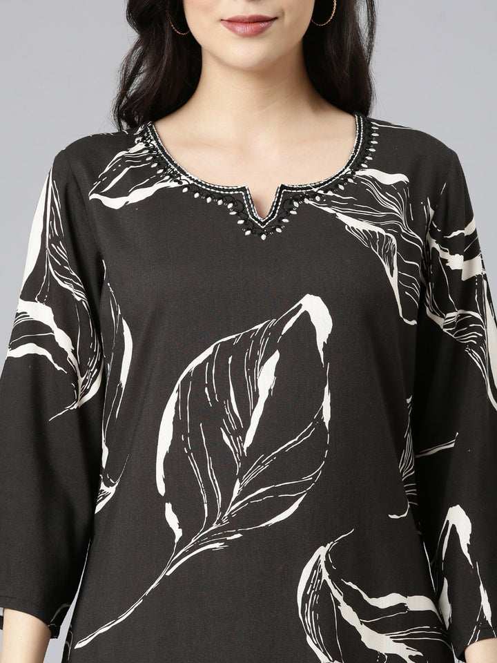Neerus Black Casual Floral Straight Kurtas