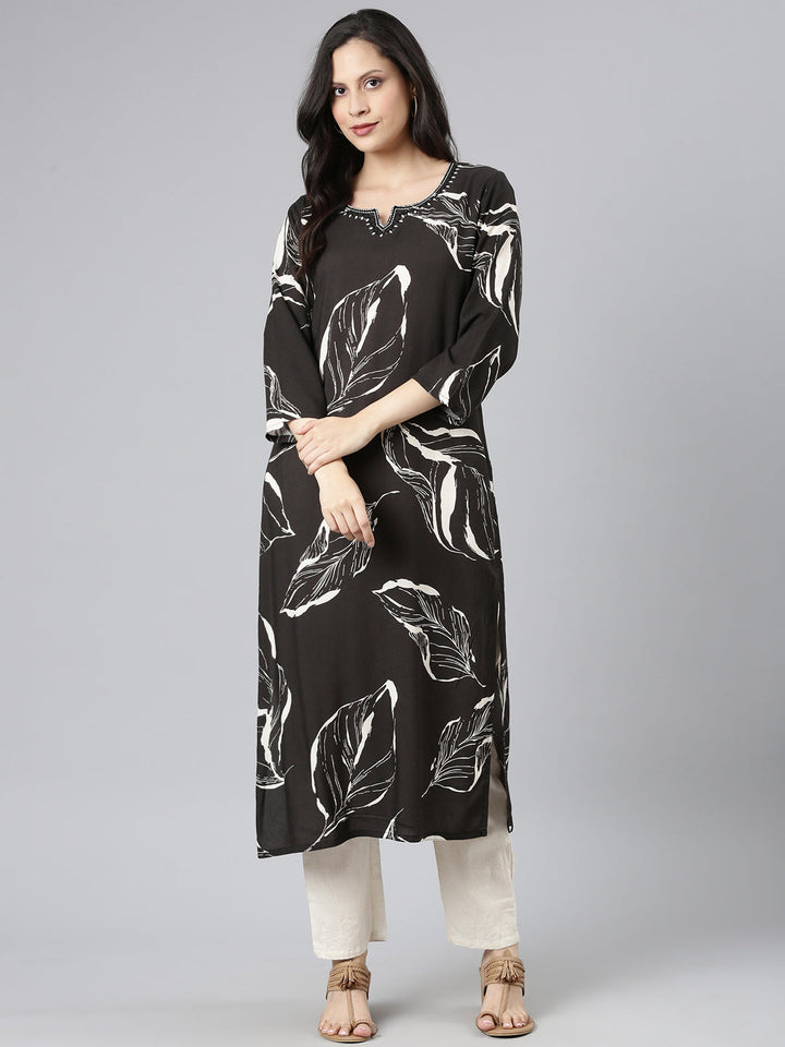 Neerus Black Casual Floral Straight Kurtas