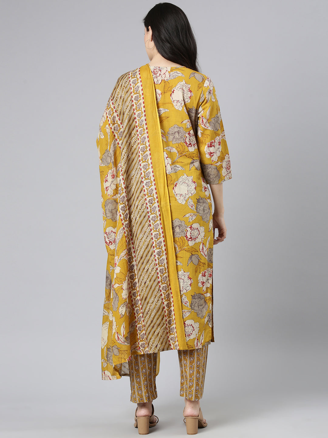 Neerus Yellow cotton printed suit set - side view