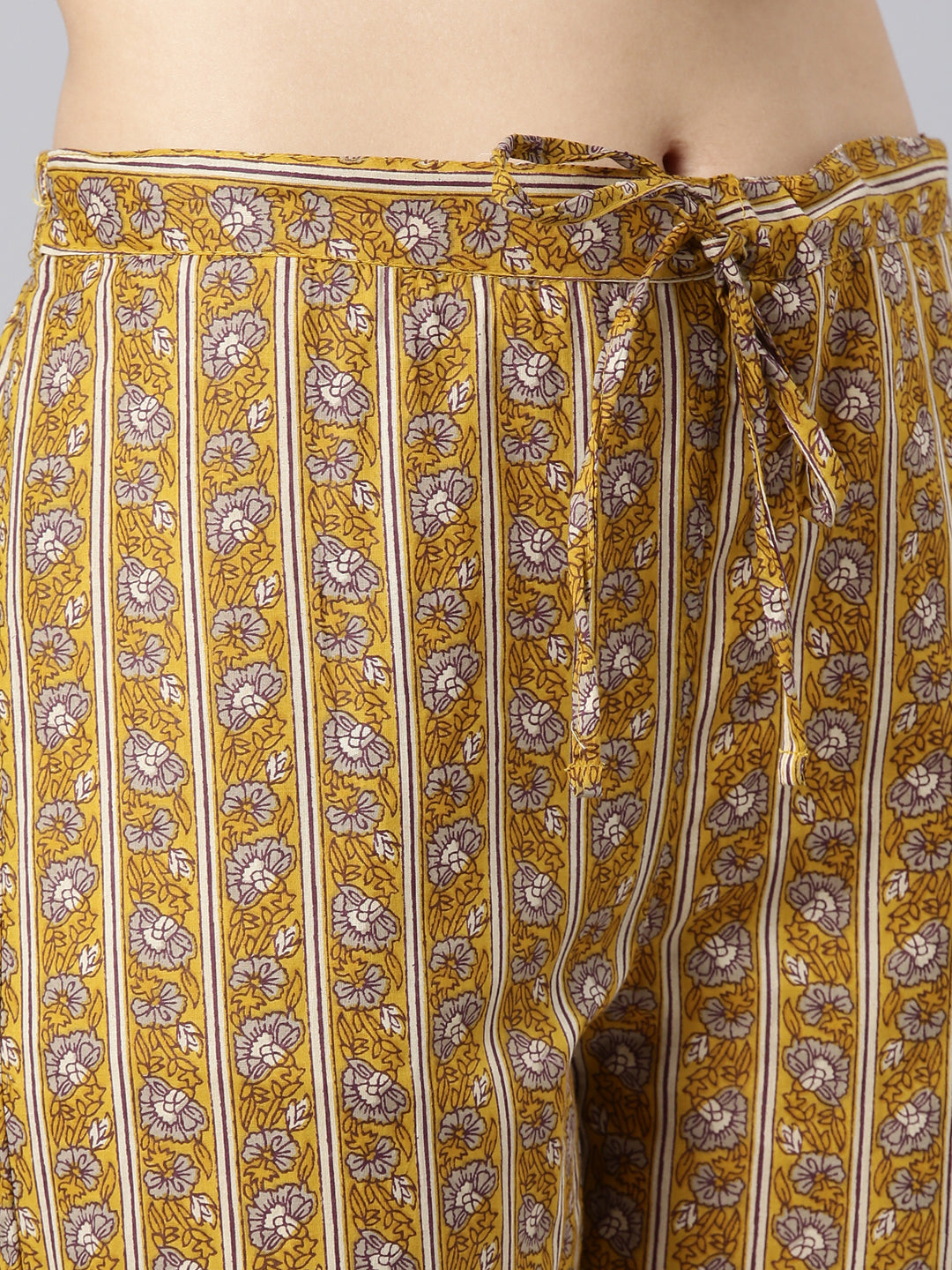 Neerus Yellow cotton printed suit set - detail view 3
