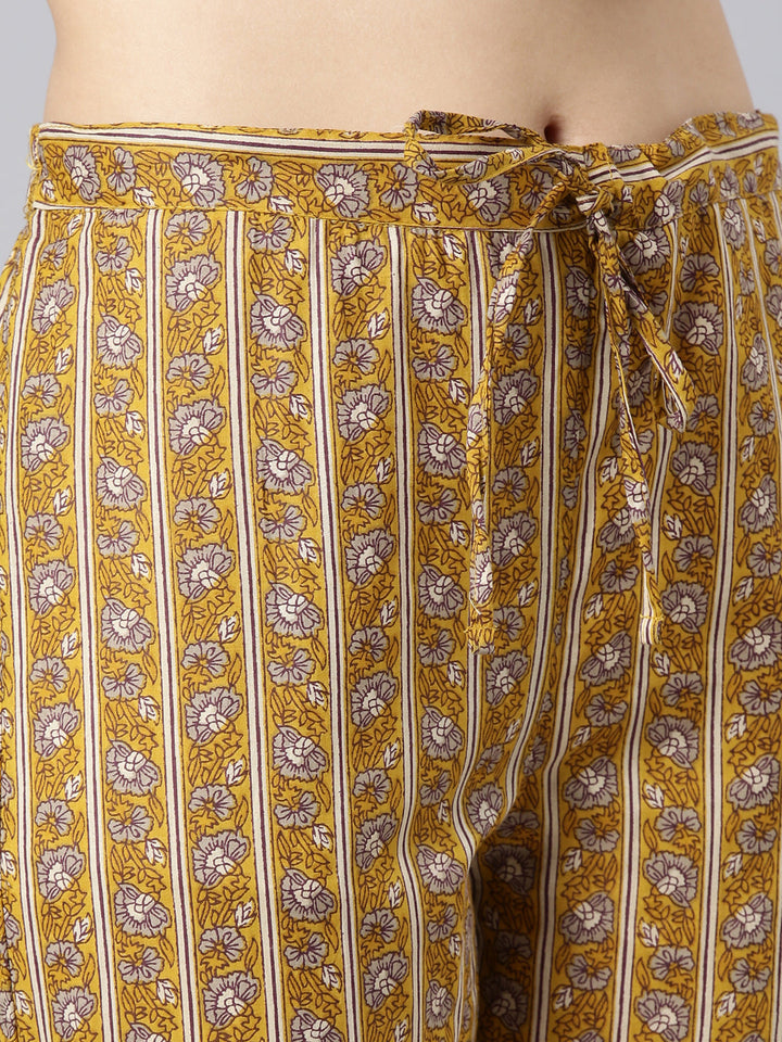 Neerus Yellow cotton printed suit set - detail view 3