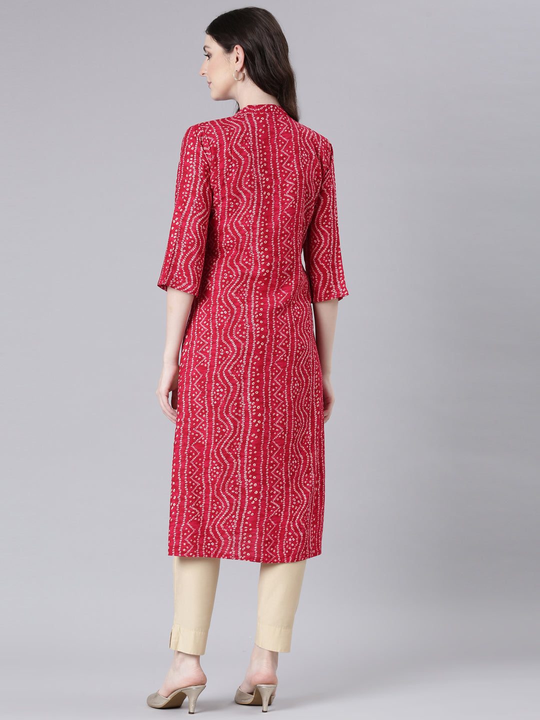 Neerus Pink rayon bandhani printed kurta - side view