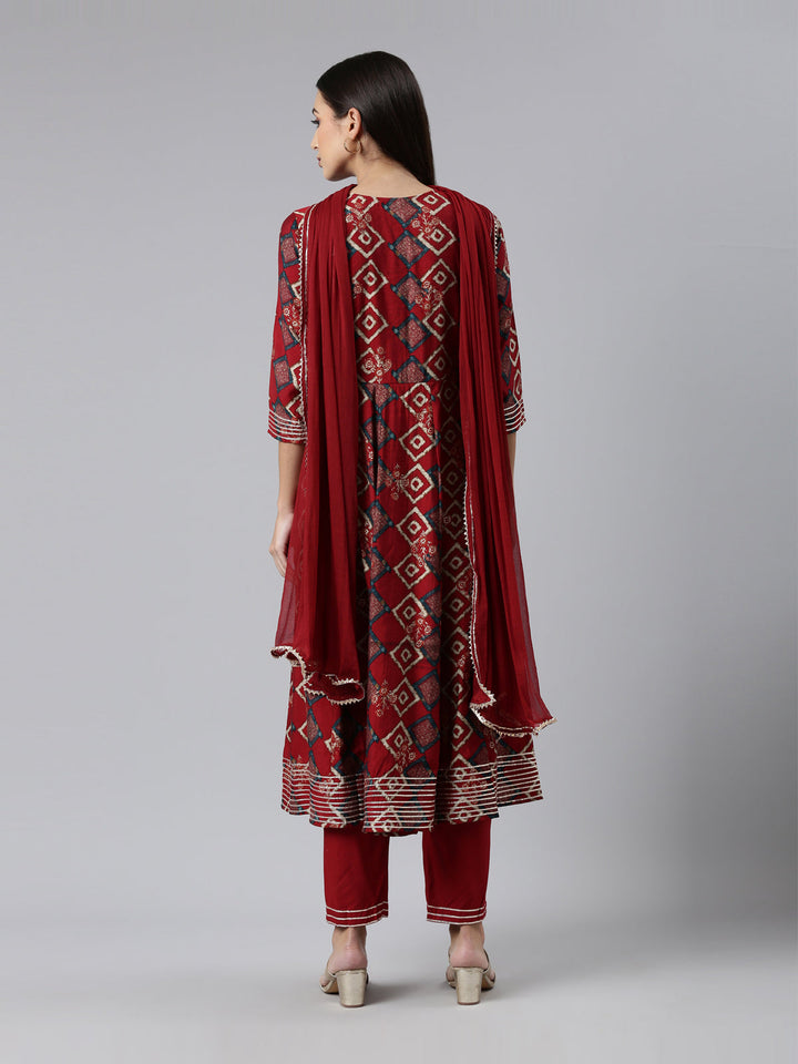 Neerus Maroon printed kurta set with trouser and dupatta - side view