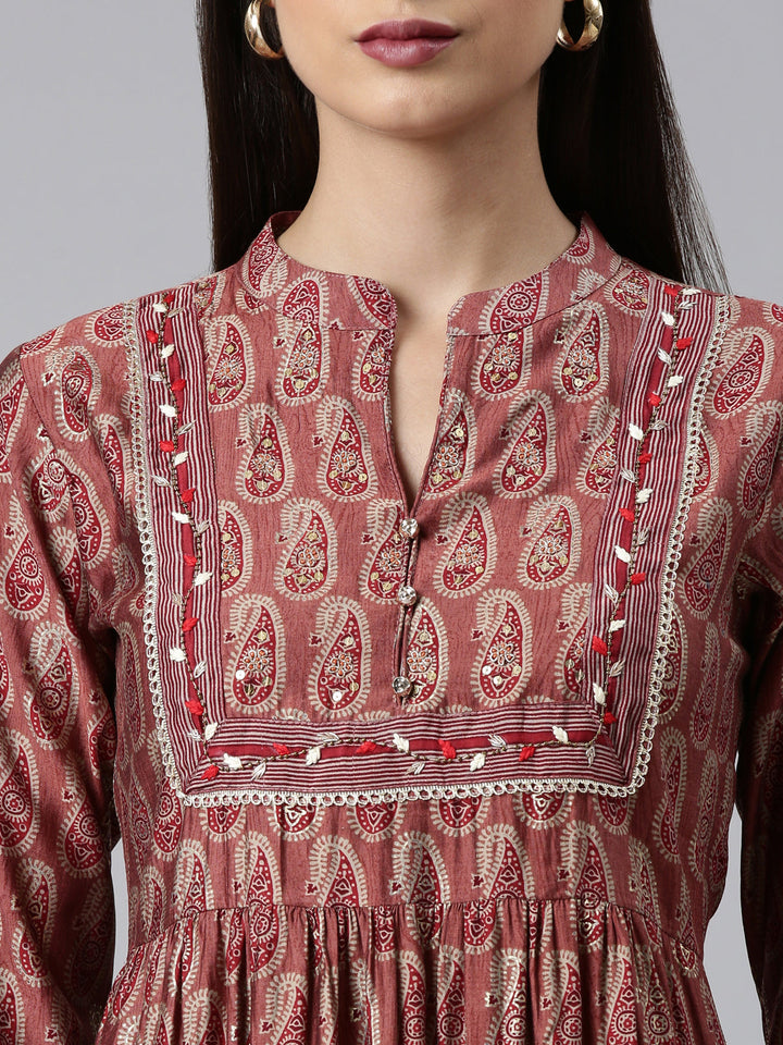 Neerus Maroon cotton printed kurta set with trouser and dupatta - detail view 1
