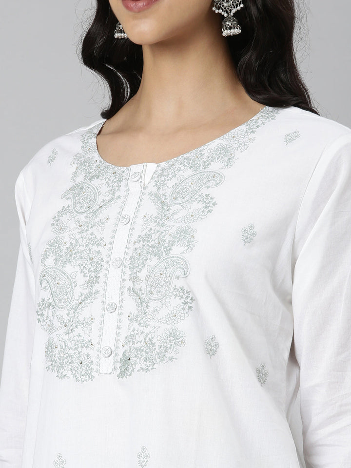 Neerus Green Casual Solid Straight Kurtas