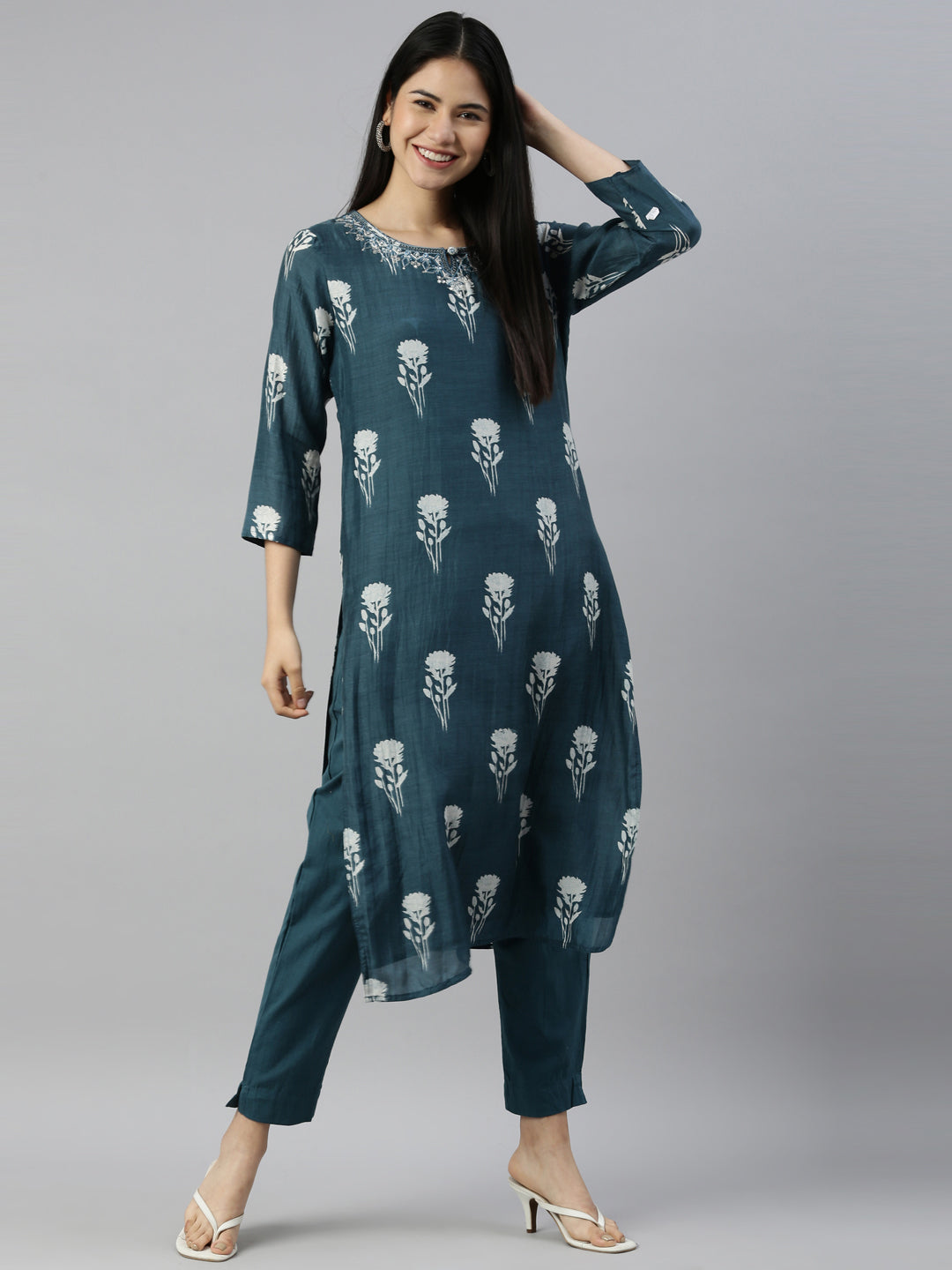 Neerus Blue Muslin Printed Suit Set - detail view 3