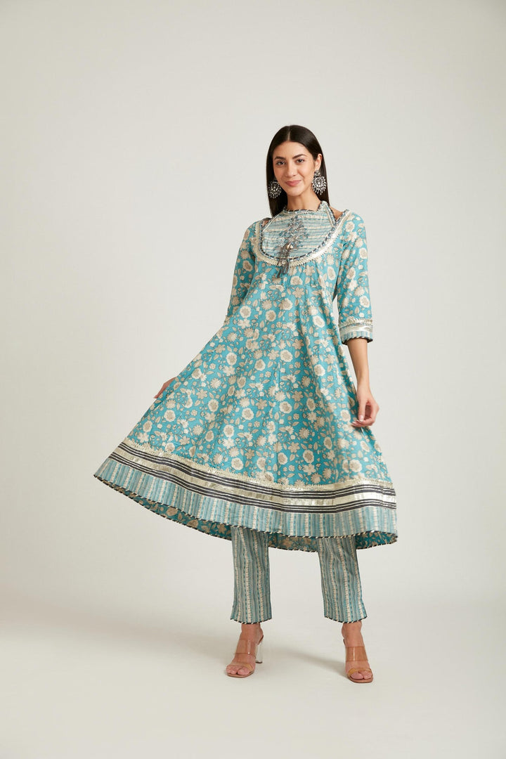 Neerus Green cotton printed kurta set - side view