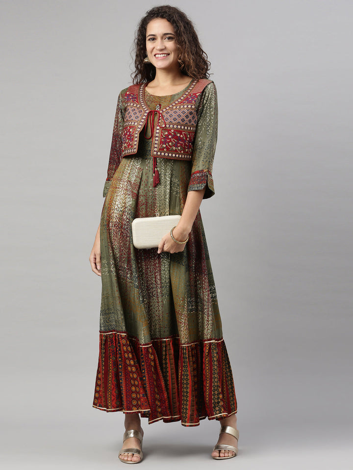 Neerus Green rayon printed kurti A-line flared - detail view 2