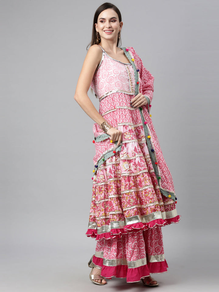 Neerus Pink jute cotton embellished kurta set - detail view 1