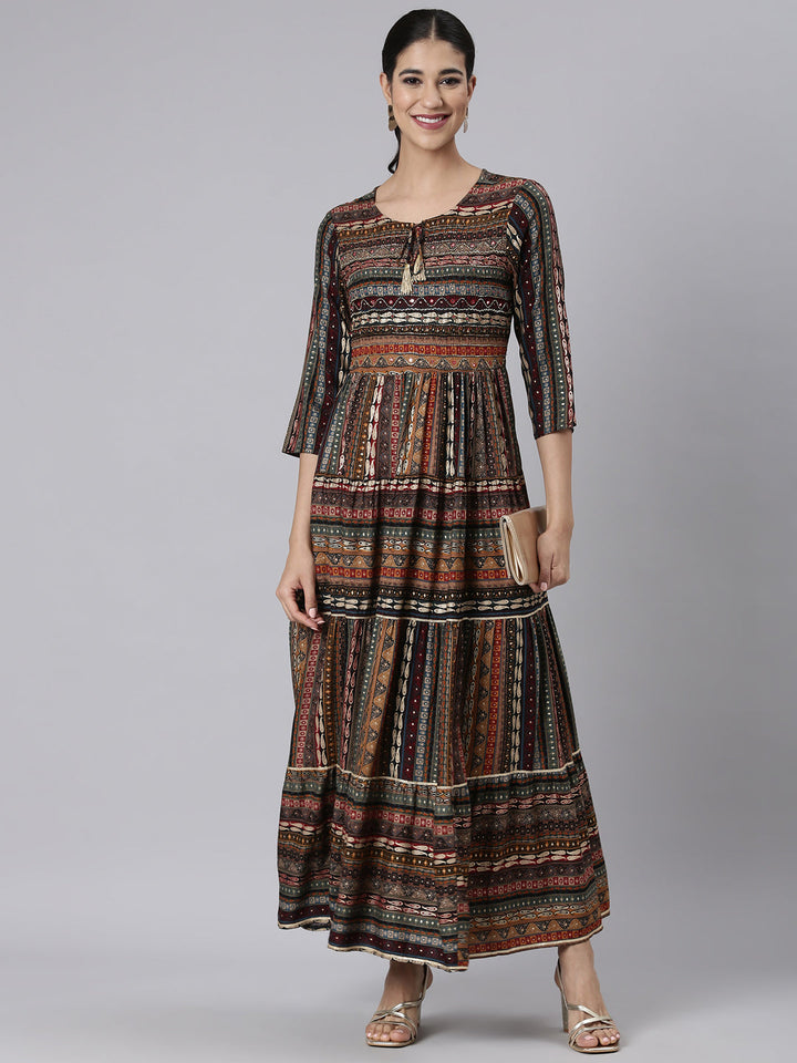 Neerus Black viscose rayon printed maxi dress - detail view 2