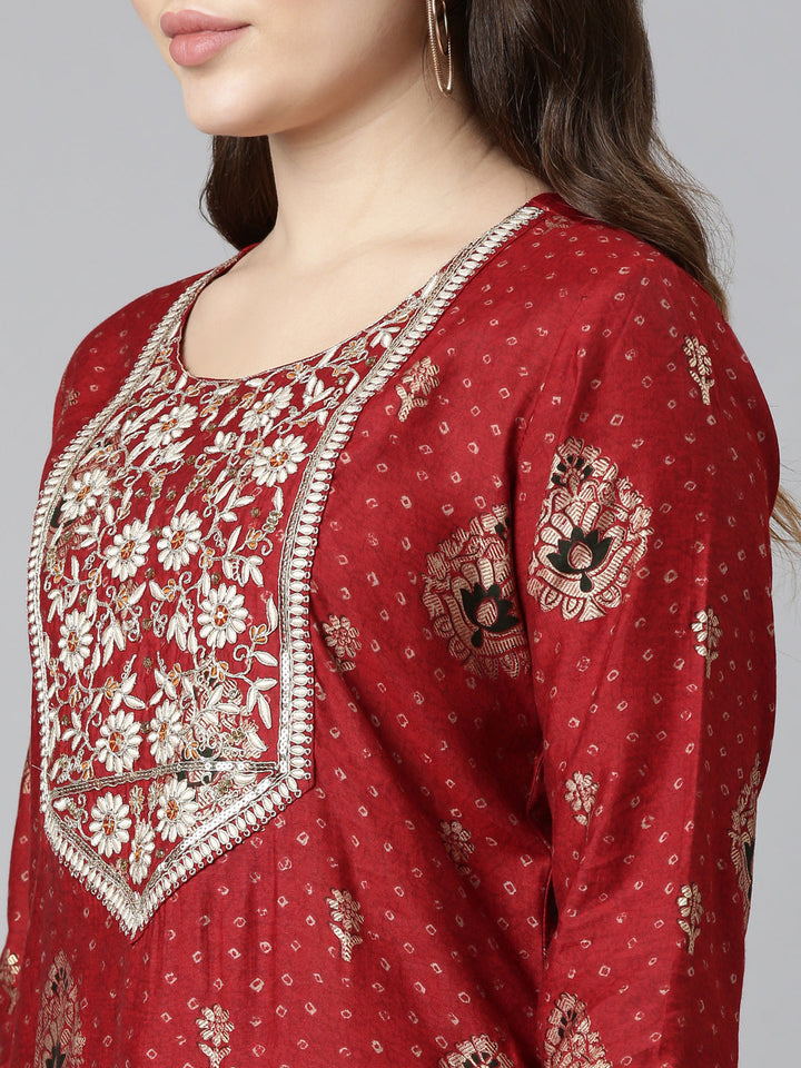 Neerus Red printed straight kurta set with dupatta - detail view 1