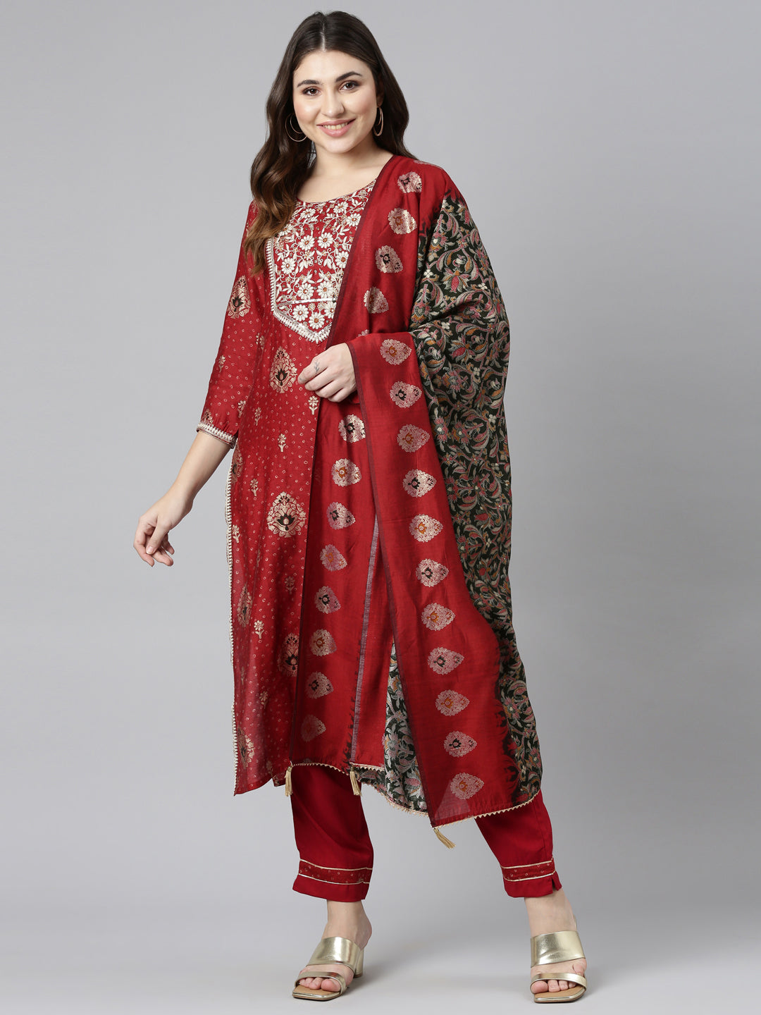 Neerus Red printed straight kurta set with dupatta - detail view 2