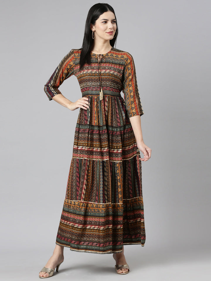 Neerus Black printed straight dress - detail view 2