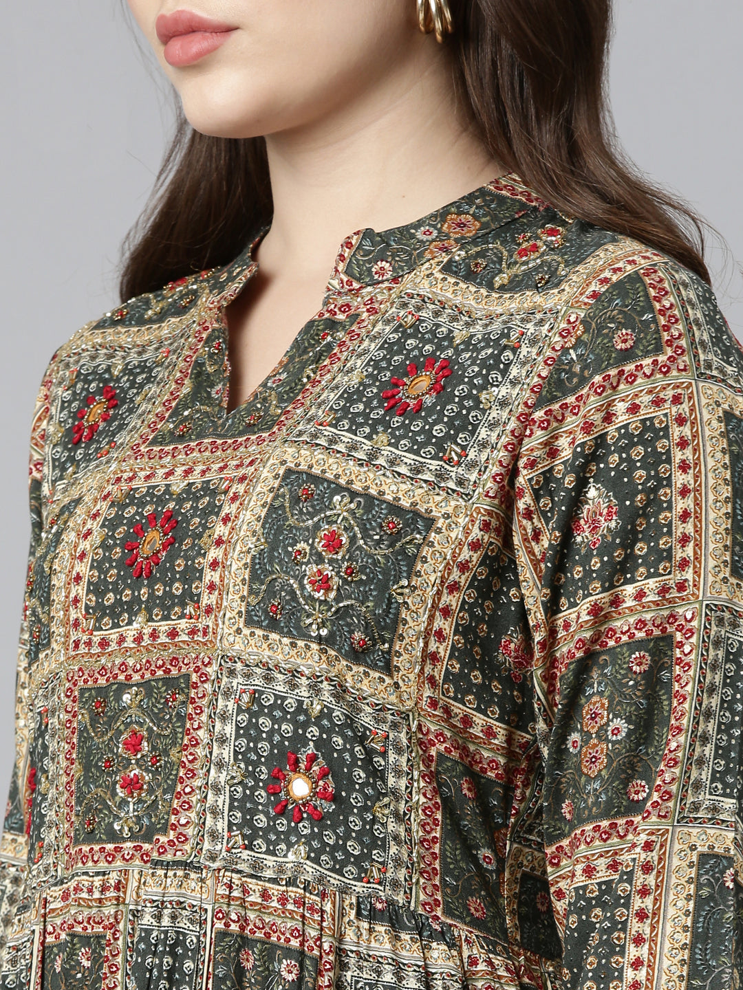 Neerus Green printed straight gown - detail view 1