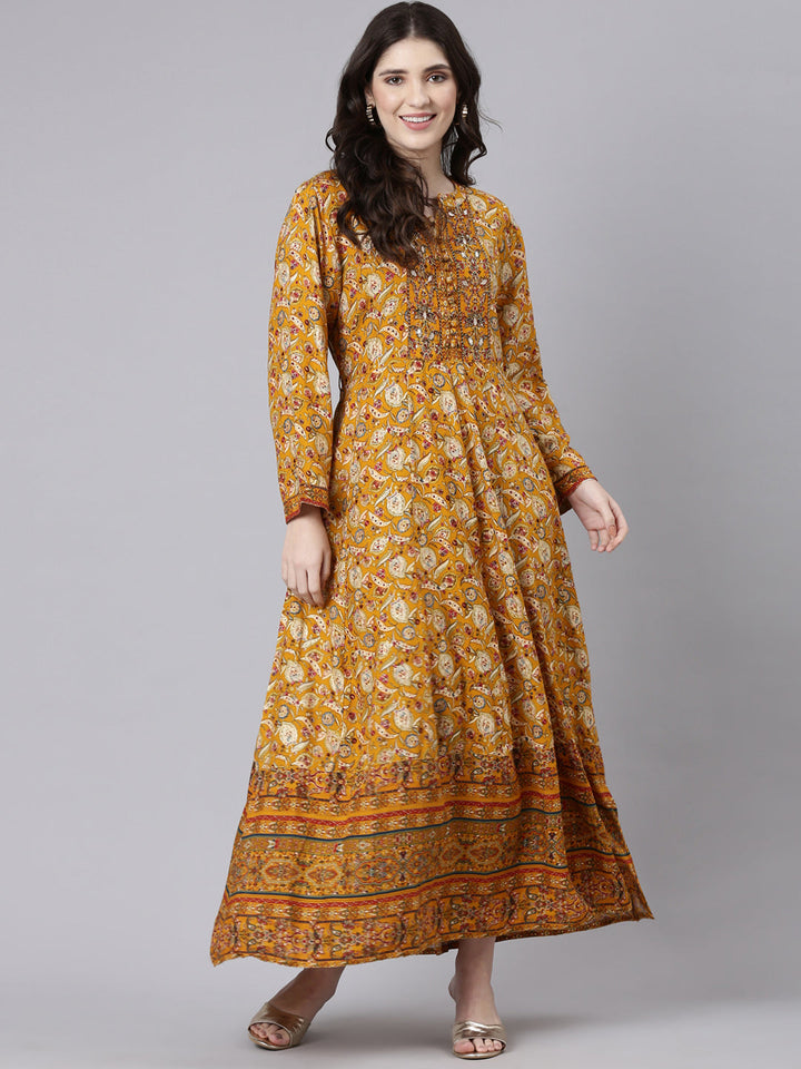 Neerus Yellow printed maxi dress straight silhouette - detail view 2