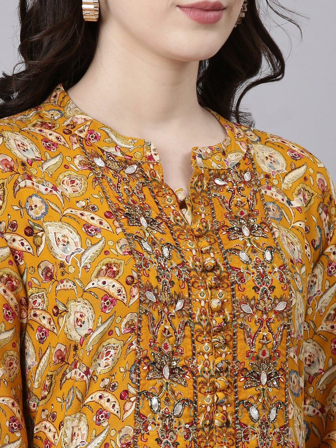 Neerus Yellow printed maxi dress straight silhouette - detail view 1