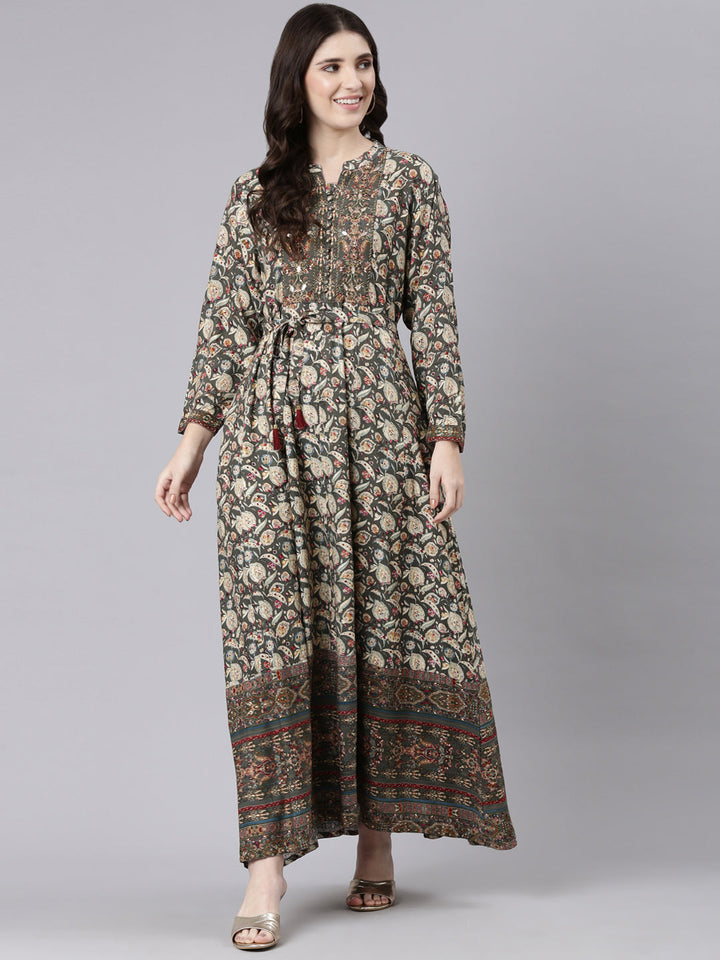 Neerus Green printed maxi dress straight silhouette - detail view 2