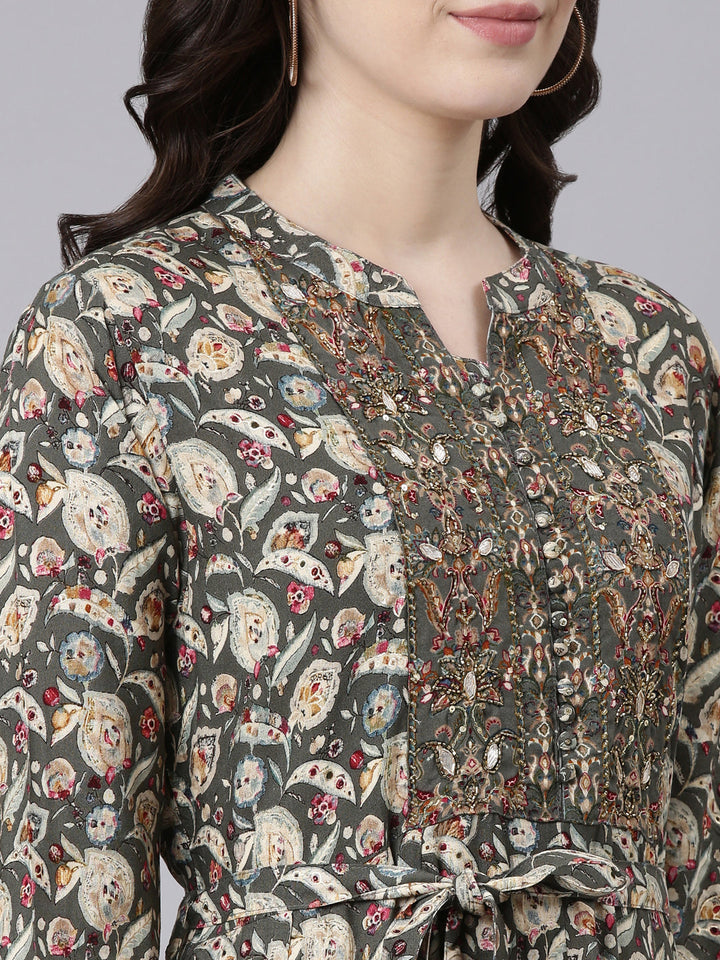Neerus Green printed maxi dress straight silhouette - detail view 1