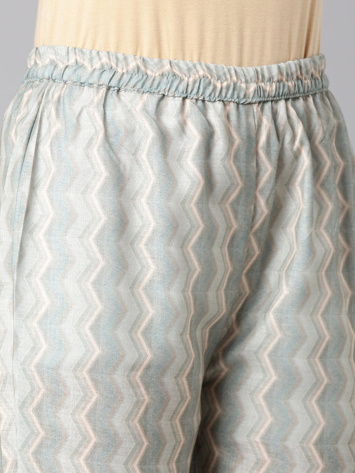 Neerus Peach Printed Straight Kurta and Trousers With Dupatta