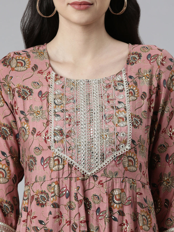Neerus Multi floral embellished pleated suit set - back view