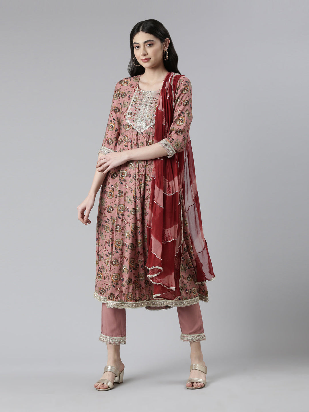 Neerus Multi floral embellished pleated suit set - detail view 3