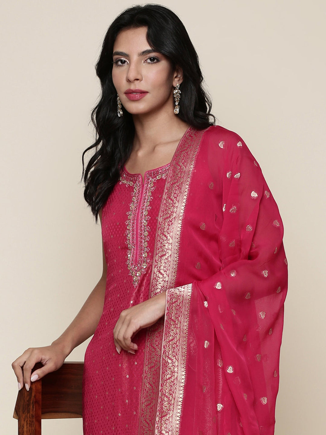 Neerus Pink tissue embroidered suit set - detail view 3