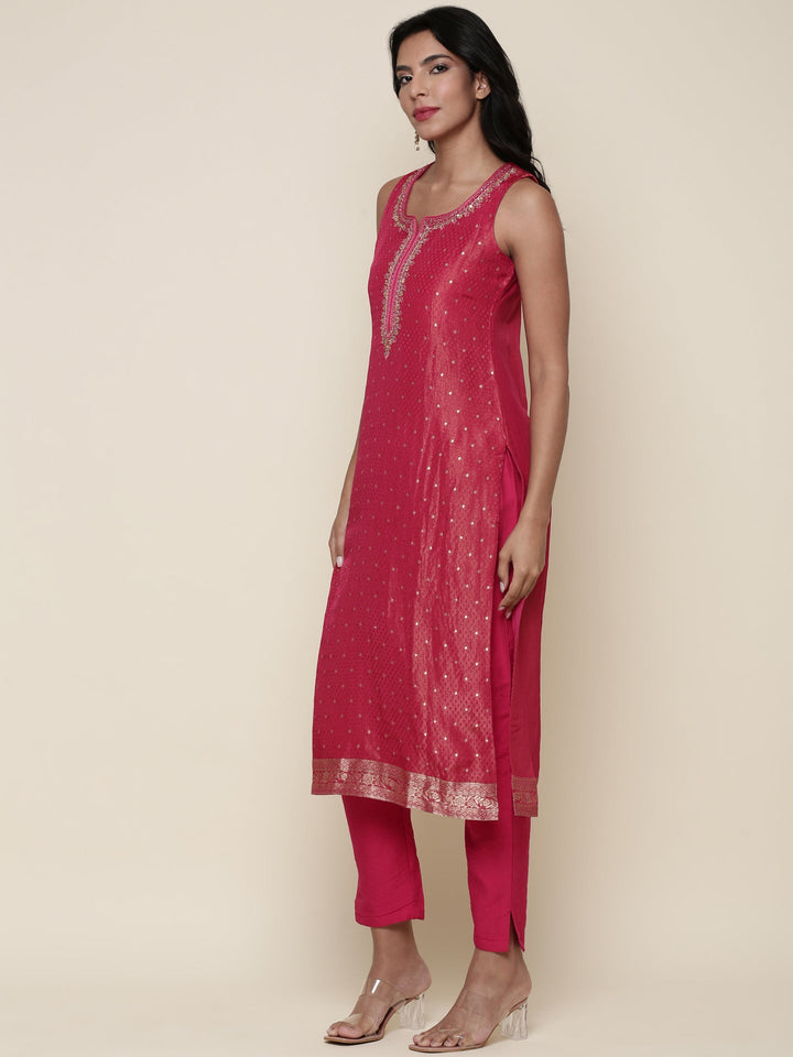Neerus Pink tissue embroidered suit set - side view