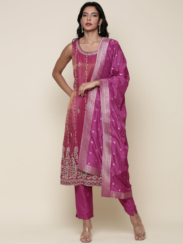 Neerus Pink tissue embroidered suit set - front view