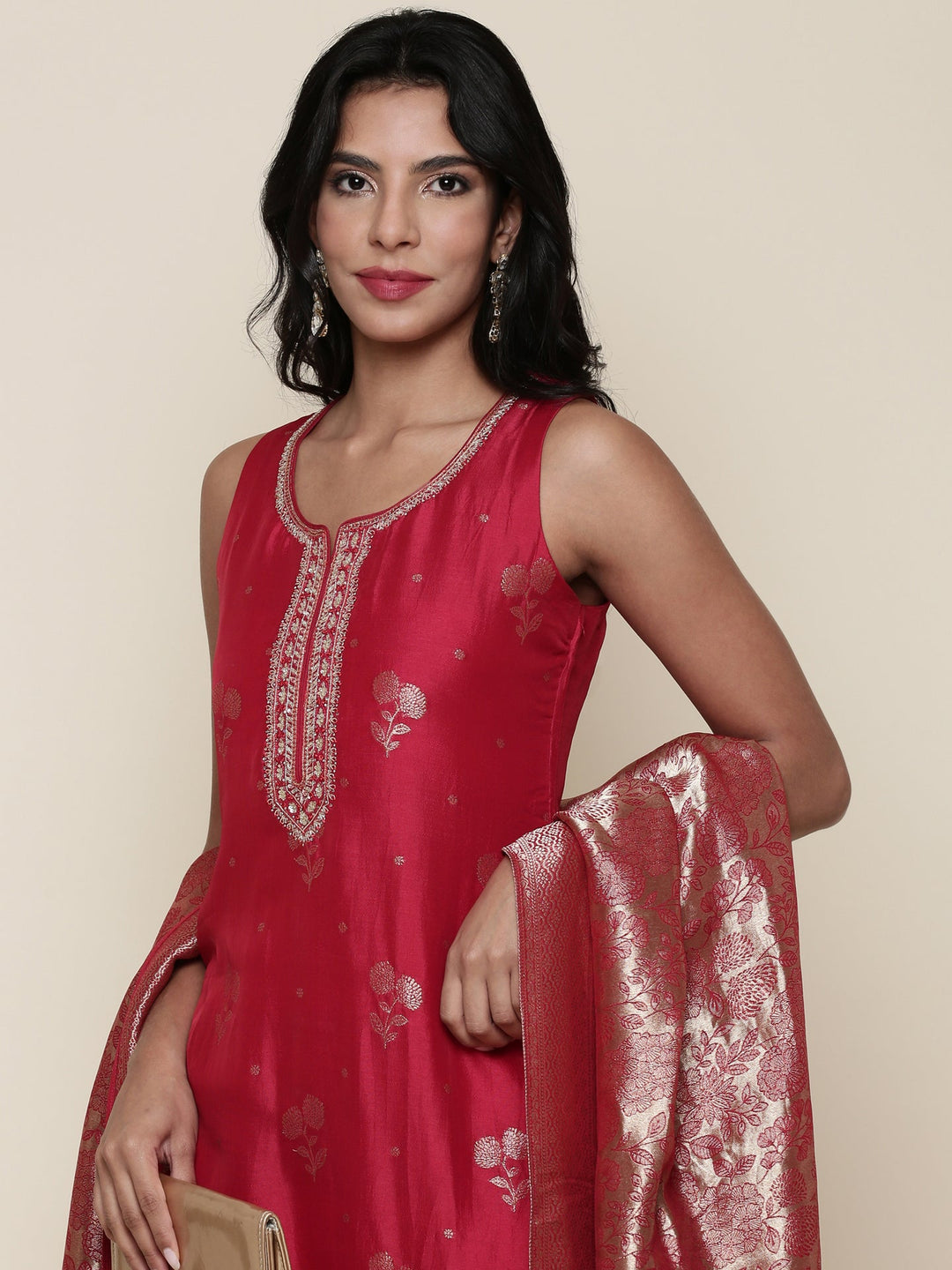 Neerus Red silk embroidered suit set - detail view 3