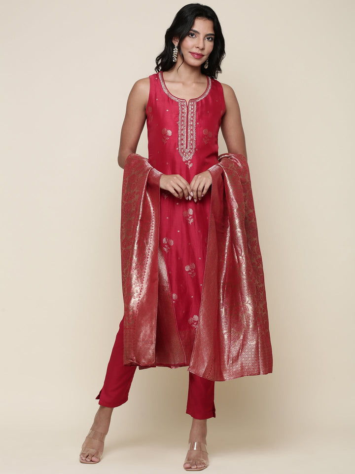 Neerus Red silk embroidered suit set - front view