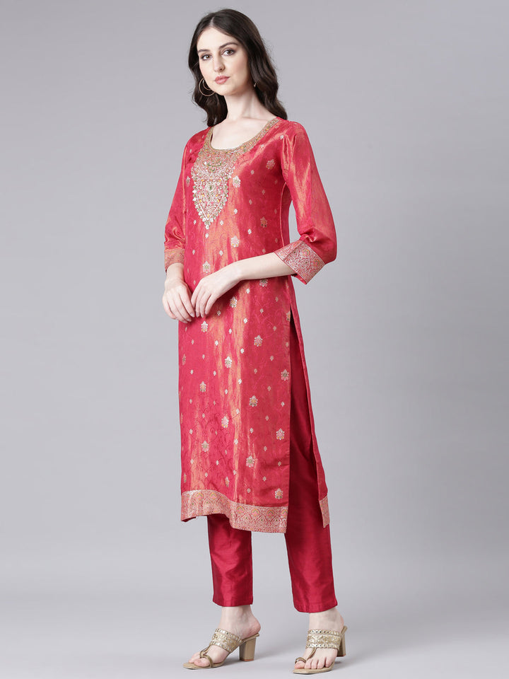 Neerus Maroon tissue printed suit set - back view