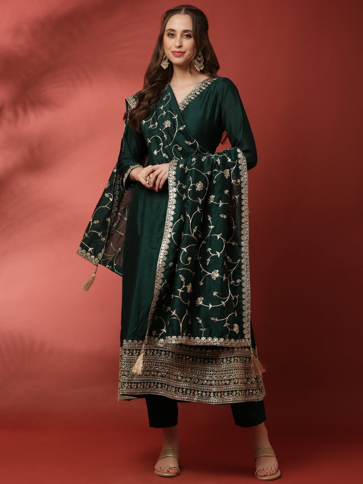 Neerus Green viscose embroidered suit set - front view