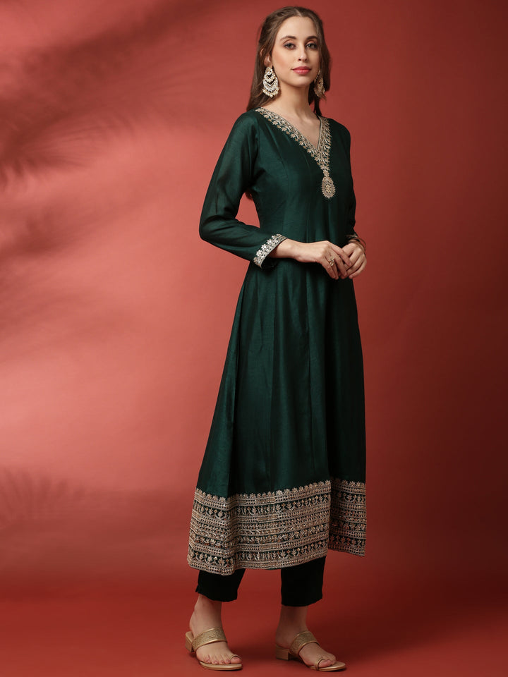 Neerus Green viscose embroidered suit set - back view