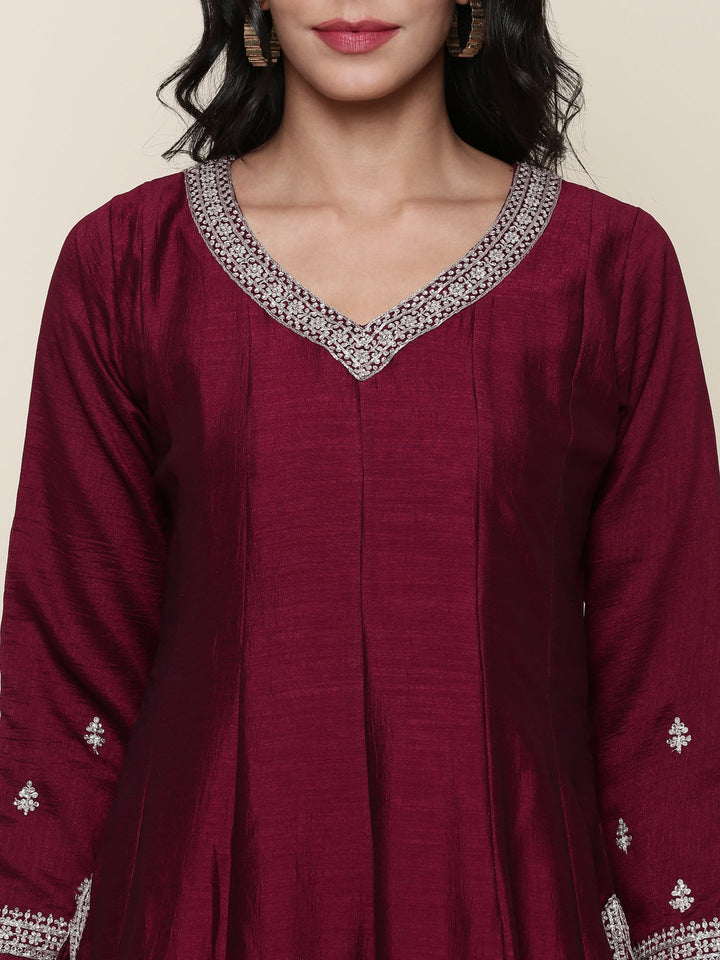 Neerus Pink silk embroidered suit set - detail view 1