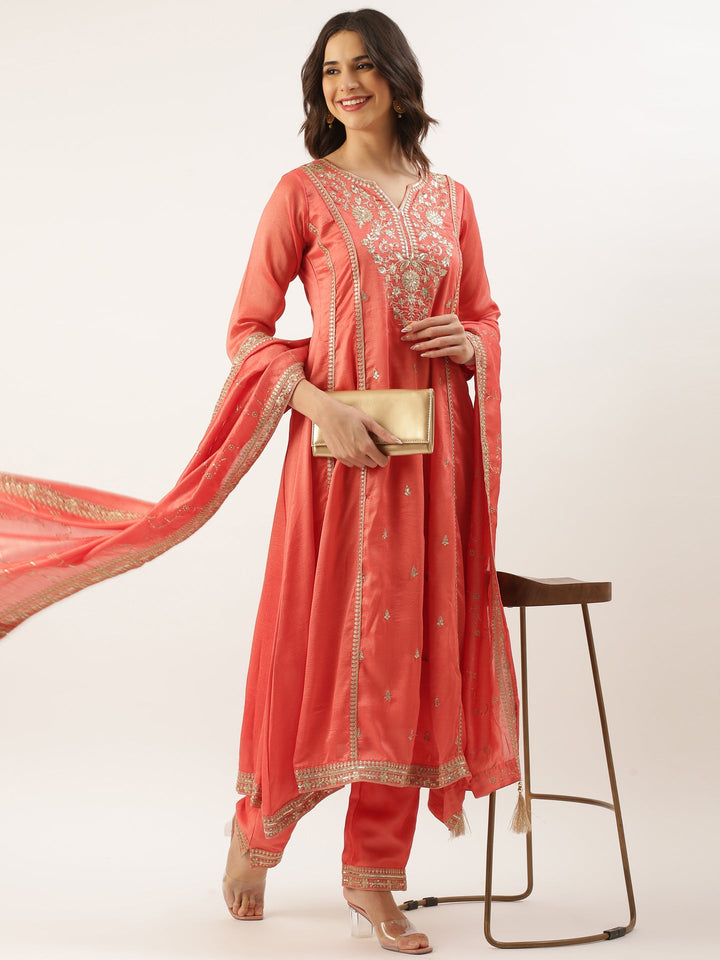 Neerus Pink silk embroidered suit set - detail view 4
