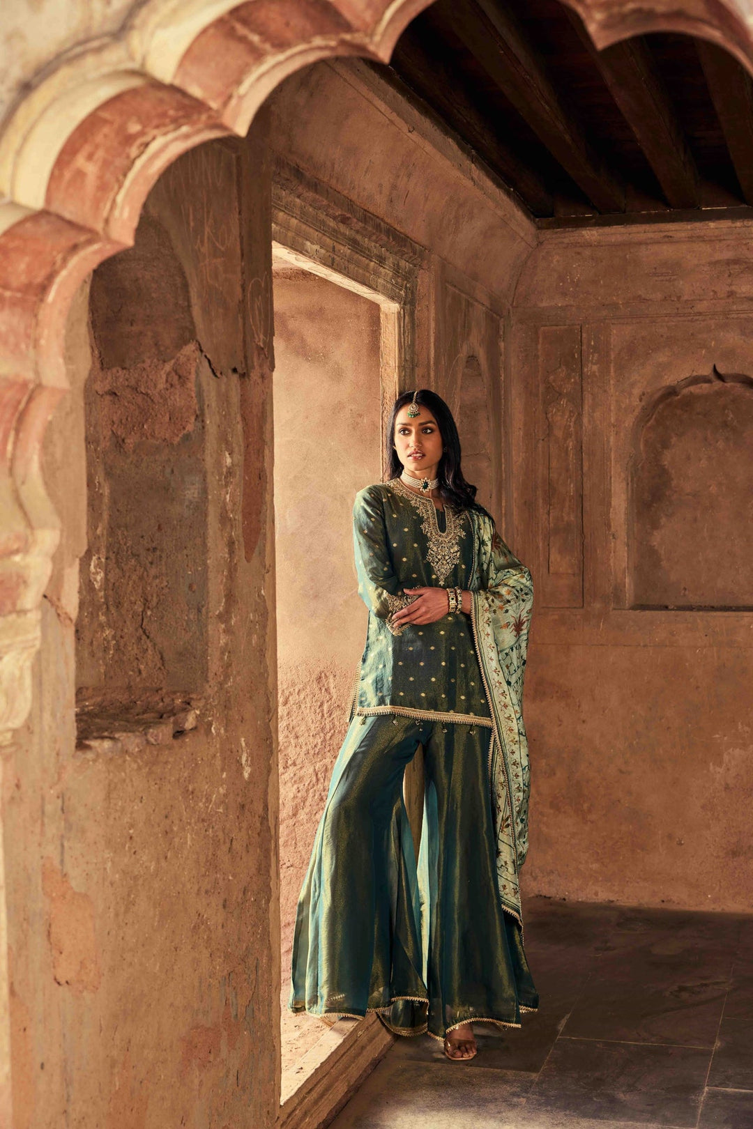 Neerus Green tissue embroidered suit set - side view