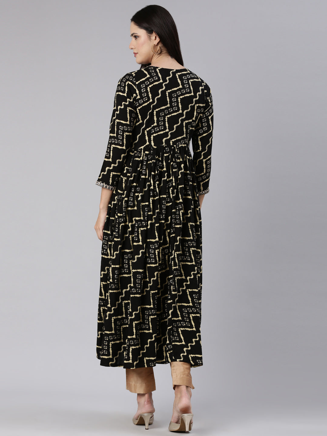 Neerus Black printed chevron straight dress - side view