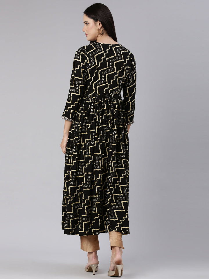 Neerus Black printed chevron straight dress - side view