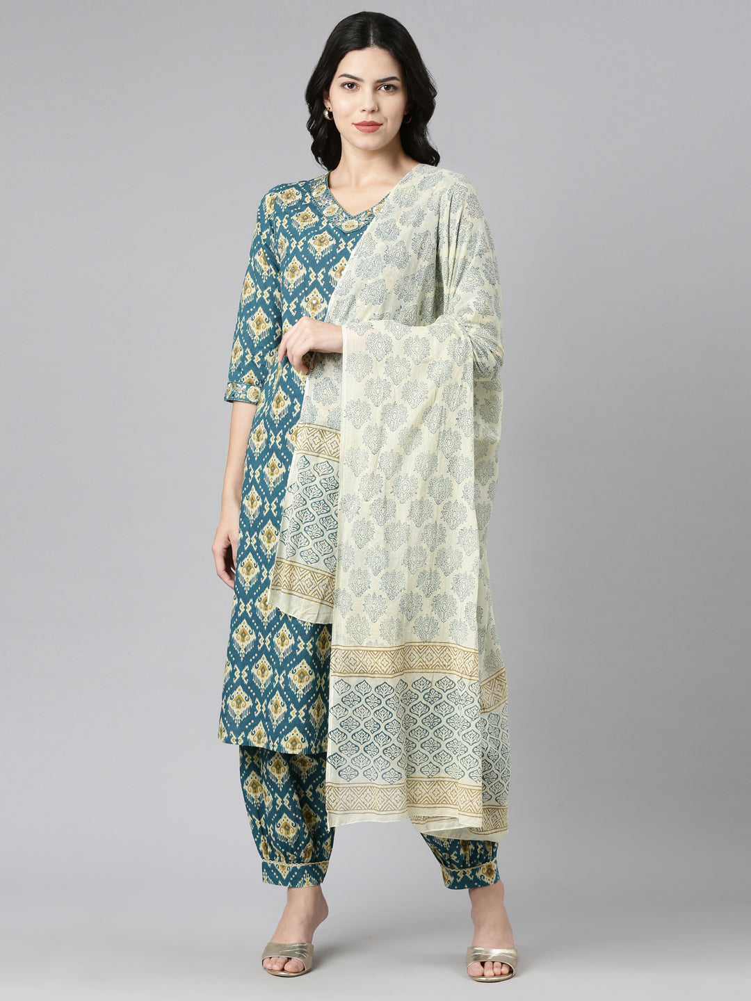 Neerus Green cotton printed suit set - front view