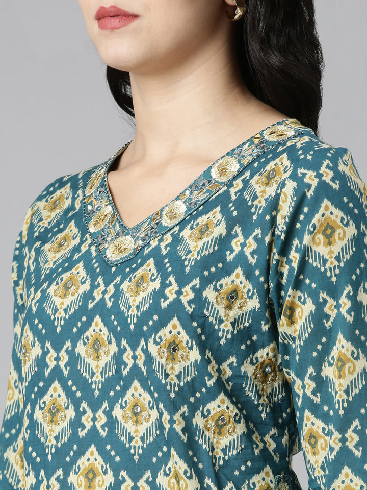 Neerus Green cotton printed suit set - detail view 1