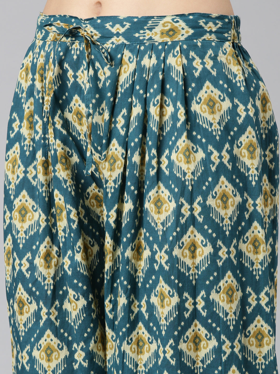 Neerus Green cotton printed suit set - detail view 3