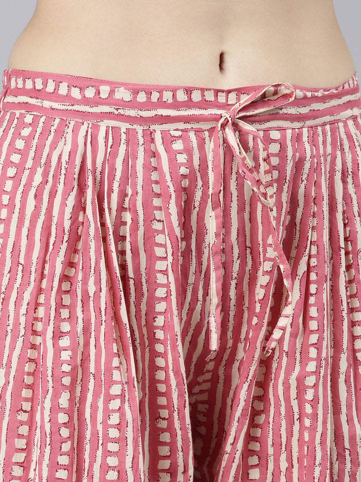 Neerus Pink cotton printed kurta set with dupatta - detail view 3