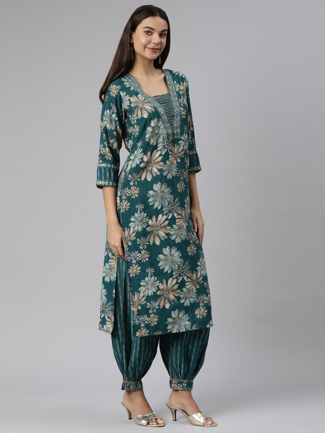Neerus Green printed floral straight suit set - back view
