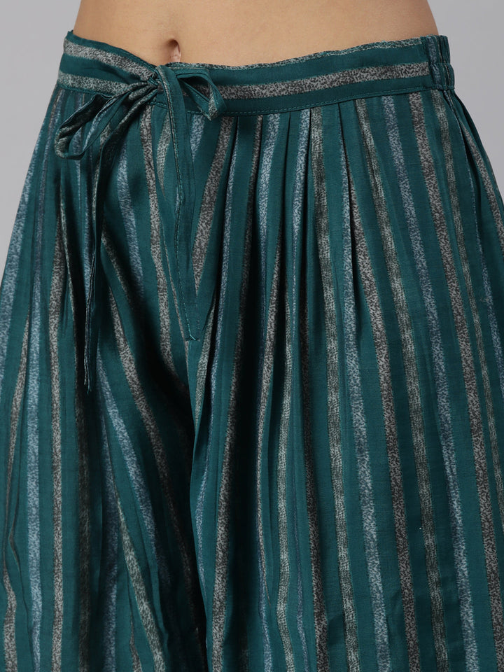 Neerus Green printed floral straight suit set - detail view 3