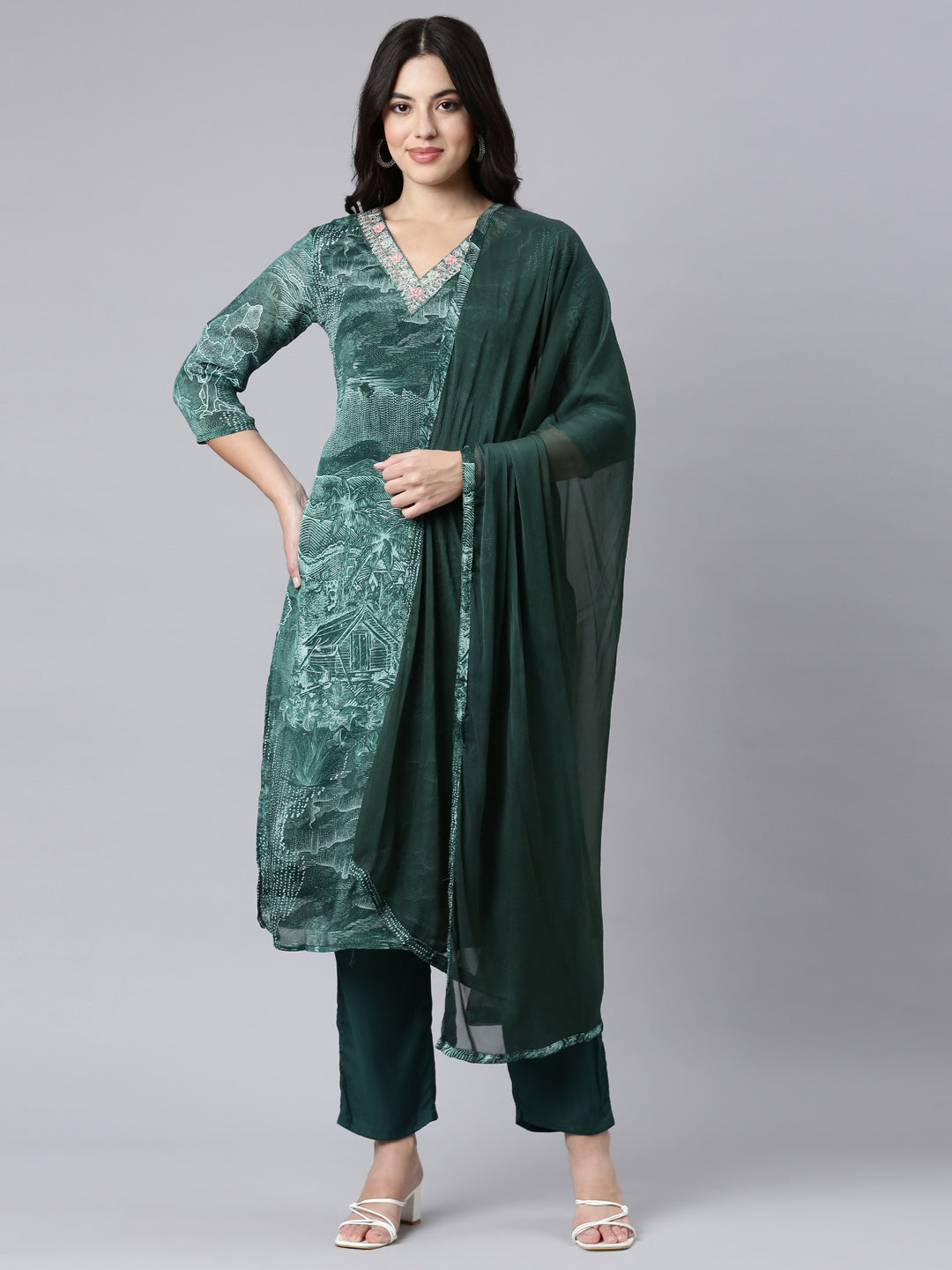 Neerus Green Chinon Printed Suit Set - detail view 2