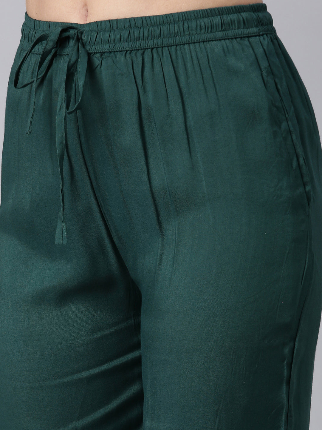 Neerus Green Chinon Printed Suit Set - detail view 3